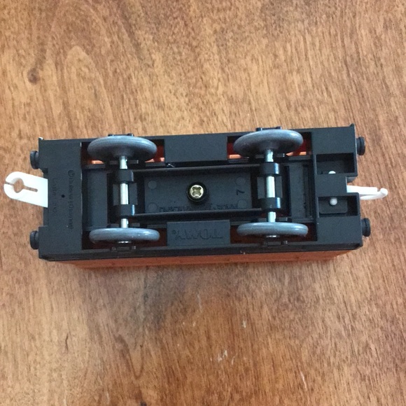 Thomas & Friends "Annie" Passenger Coach Car TOMY 2002 gently played condition - Picture 4 of 4